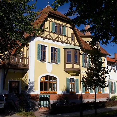 Kaiserliches Postamt 12 *